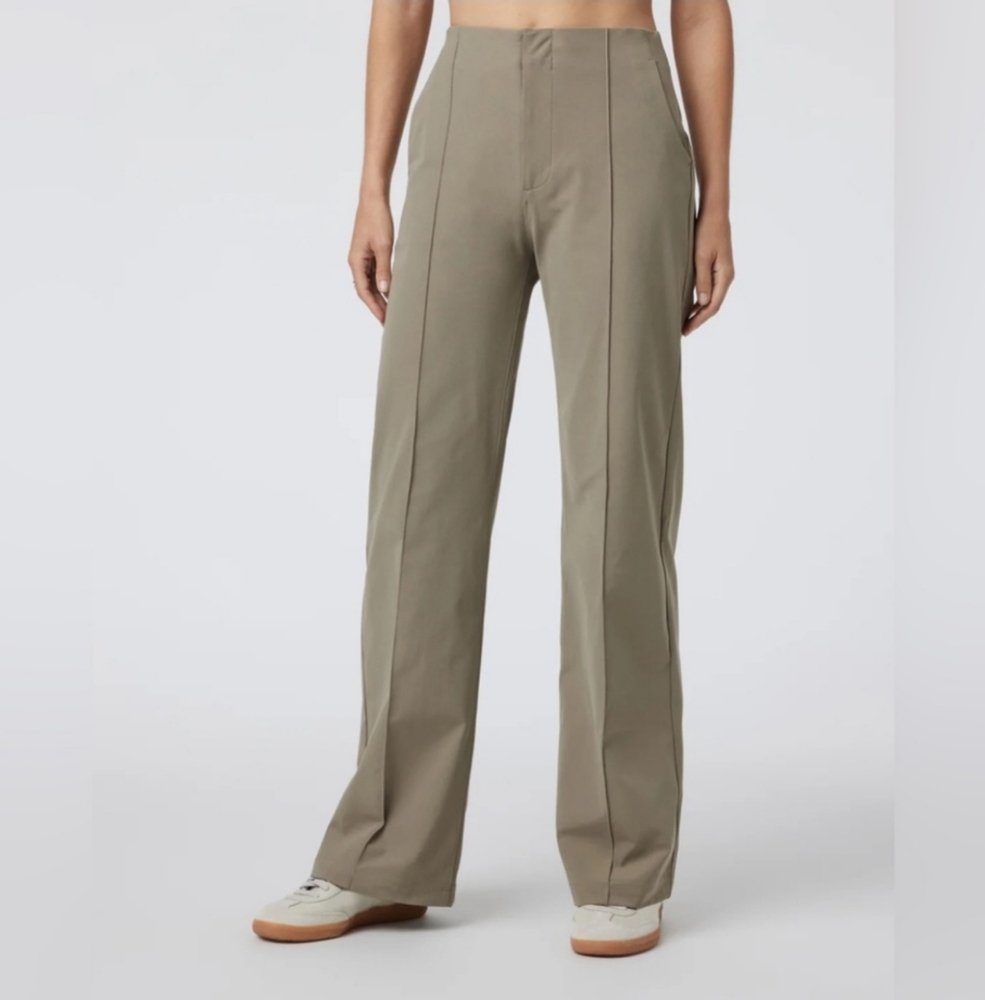 NWT Vuori Meta Wideleg Pant in Taupe, Size XL